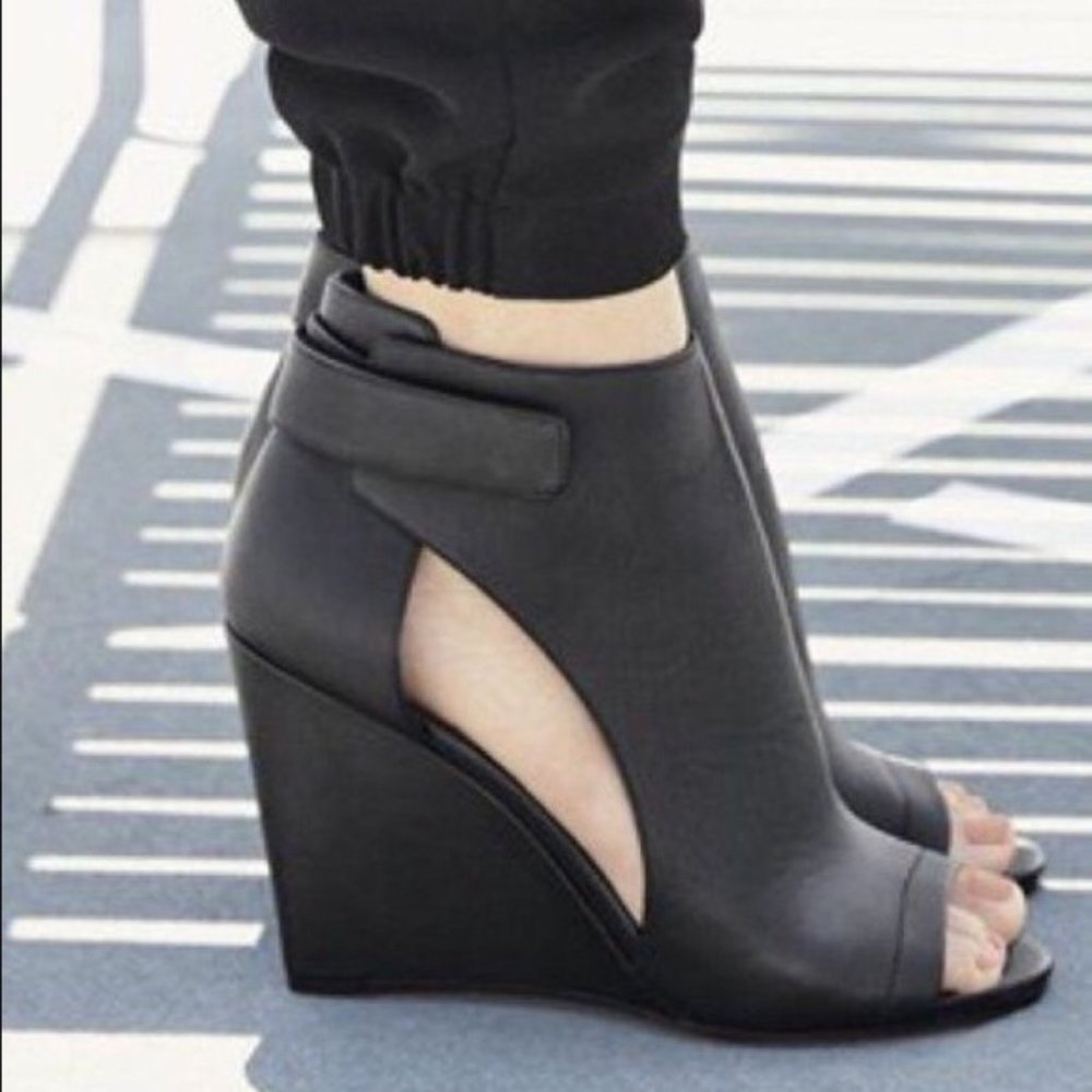 Vince Katia Leather & Suede Peep Toe Wedge Sandals SZ 9